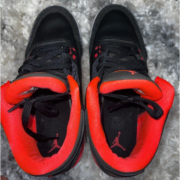 Air Jordans 3 Black/Red Crimsons - Picture 4 of 7